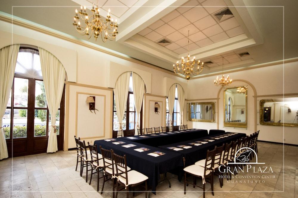 Hotel Gran Plaza & Convention Center Guanajuato Exterior photo