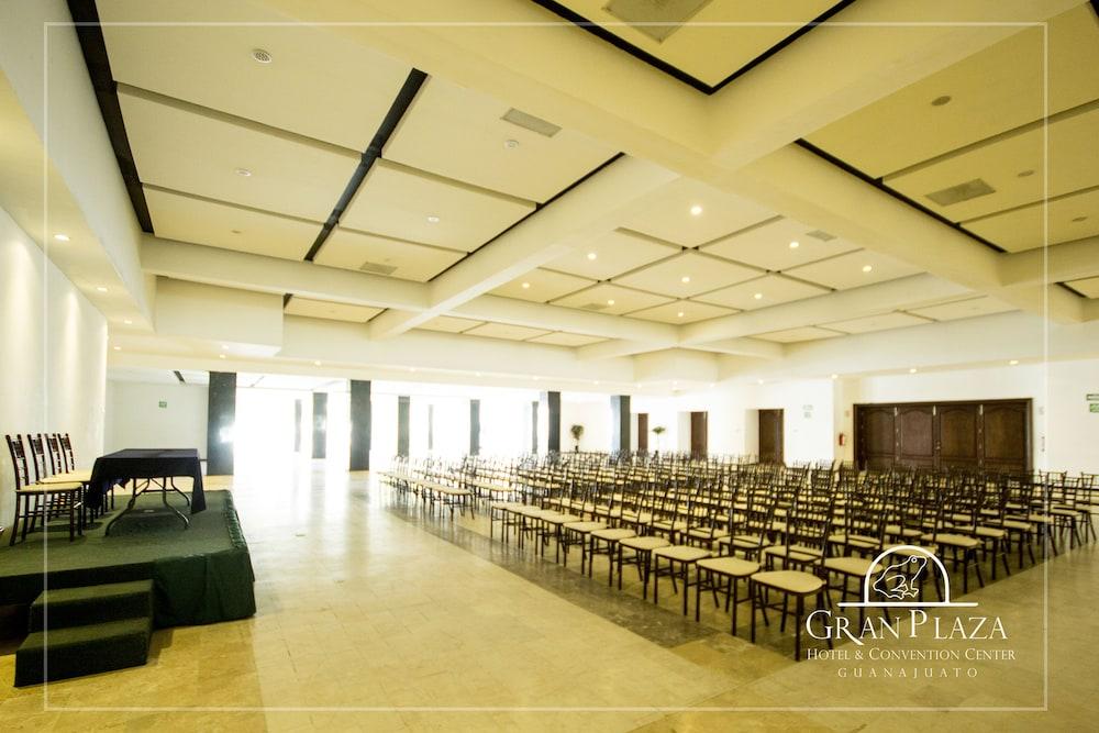 Hotel Gran Plaza & Convention Center Guanajuato Exterior photo