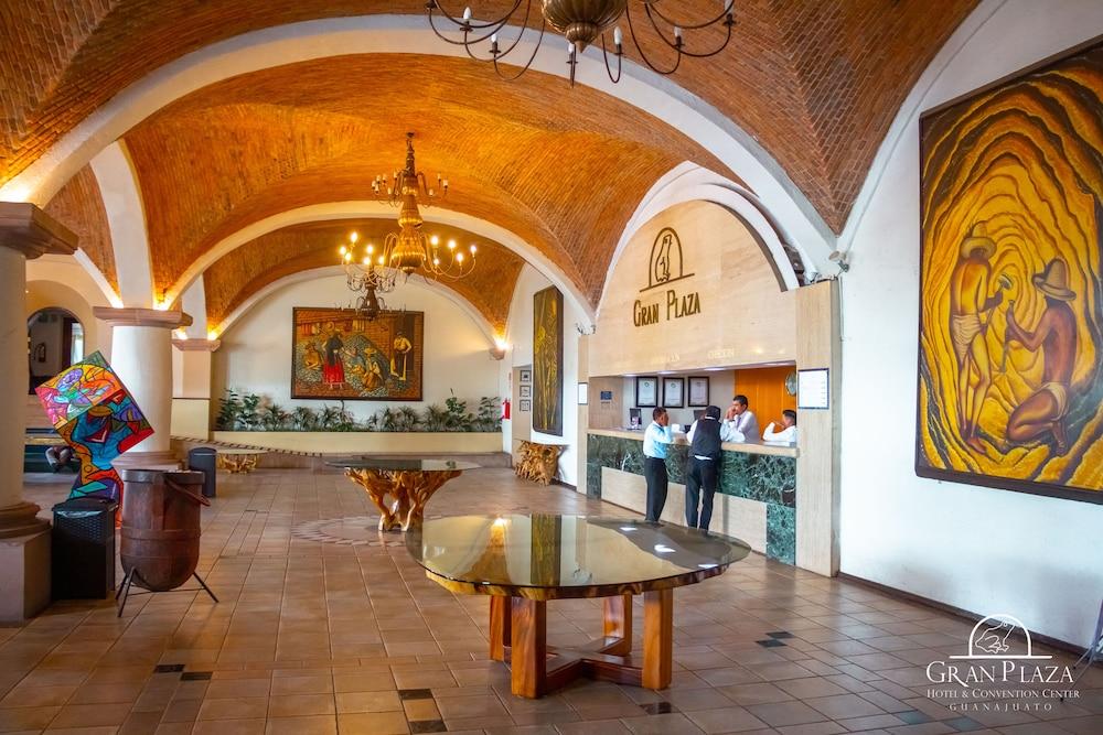 Hotel Gran Plaza & Convention Center Guanajuato Exterior photo