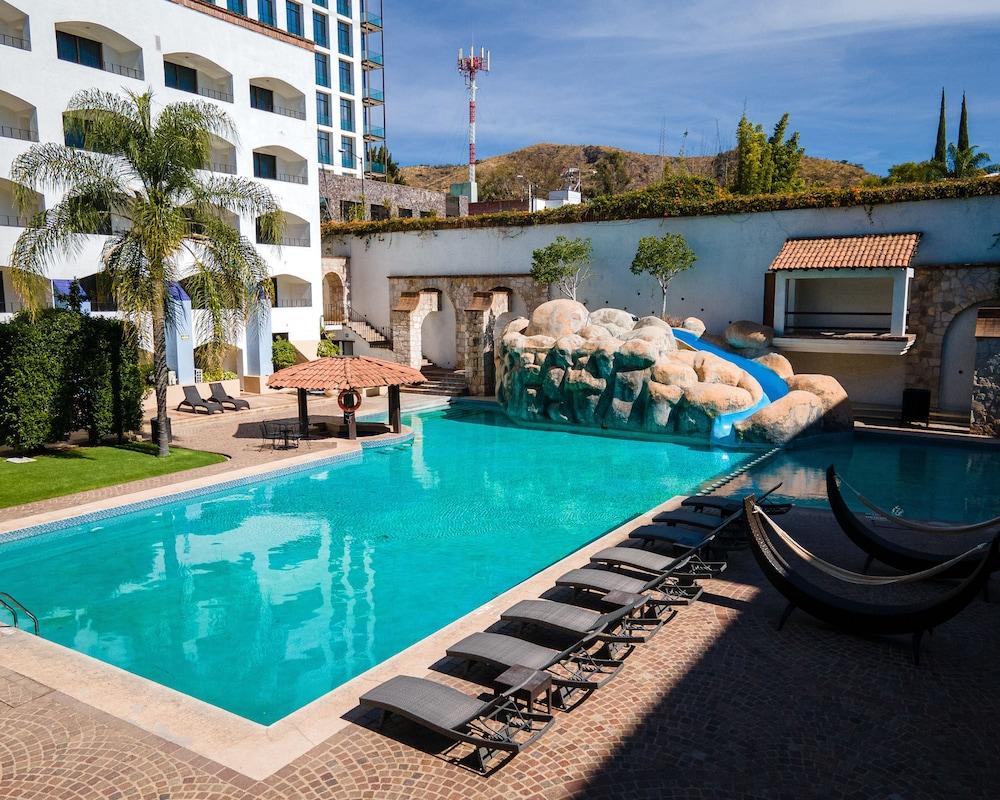 Hotel Gran Plaza & Convention Center Guanajuato Exterior photo