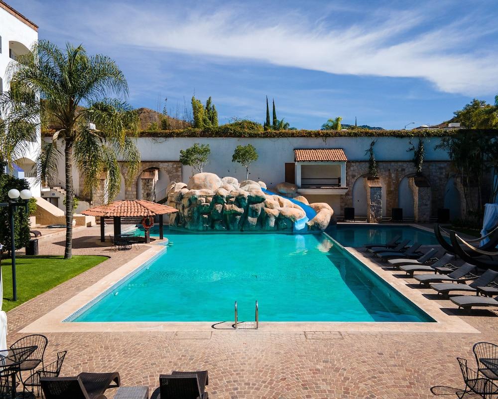 Hotel Gran Plaza & Convention Center Guanajuato Exterior photo