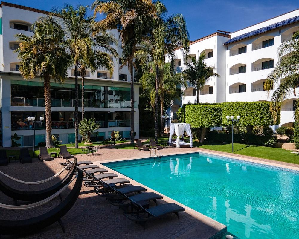 Hotel Gran Plaza & Convention Center Guanajuato Exterior photo