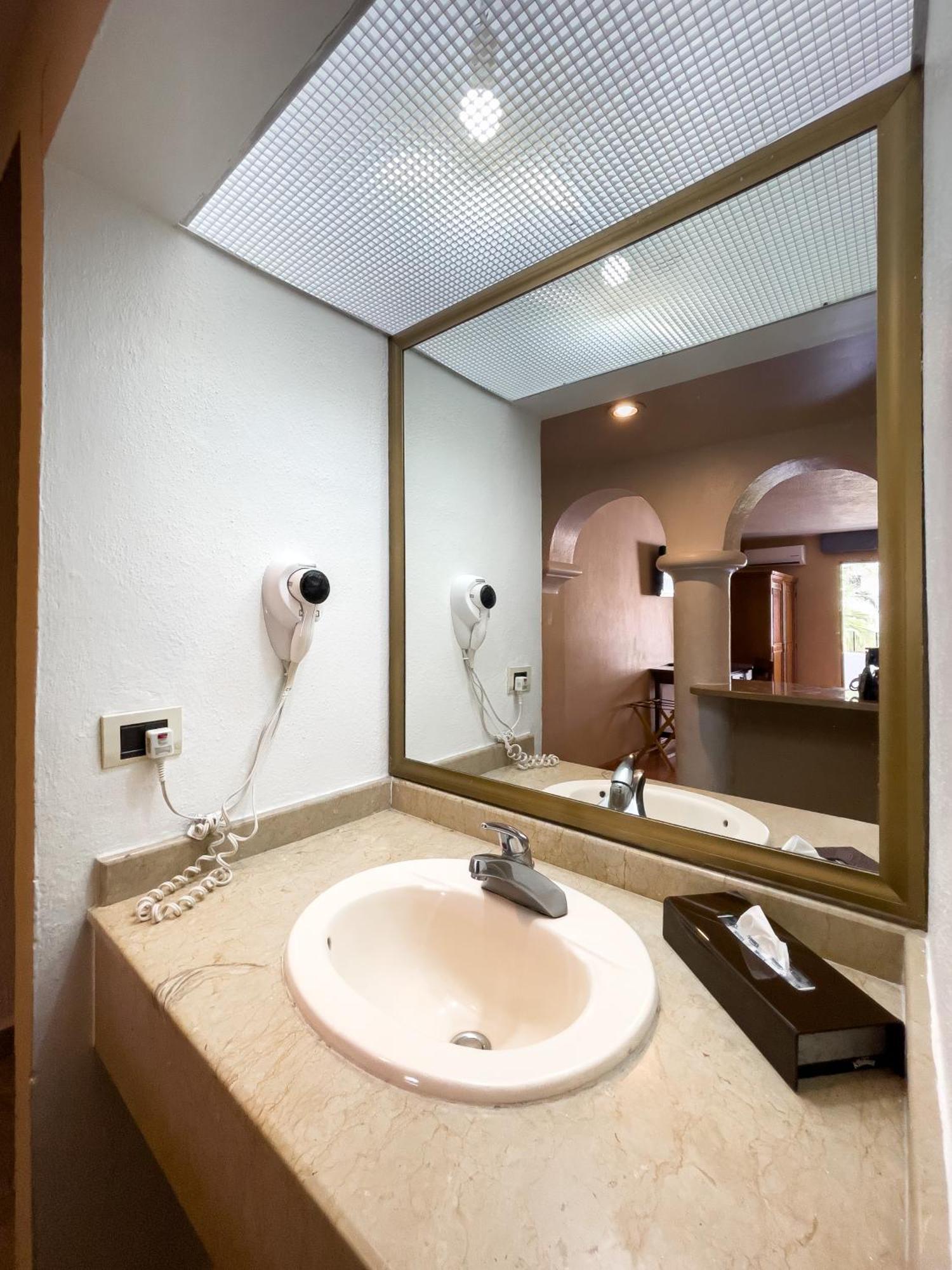 Hotel Gran Plaza & Convention Center Guanajuato Exterior photo