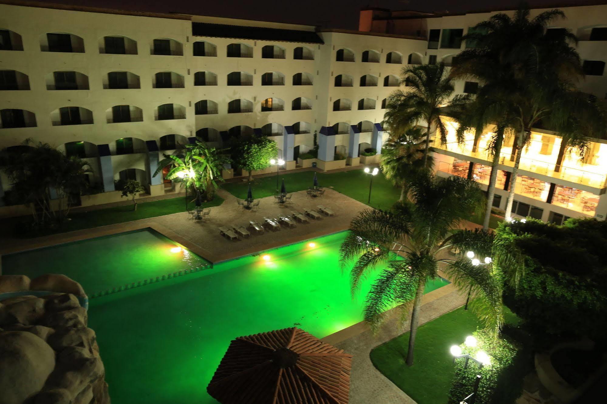 Hotel Gran Plaza & Convention Center Guanajuato Exterior photo
