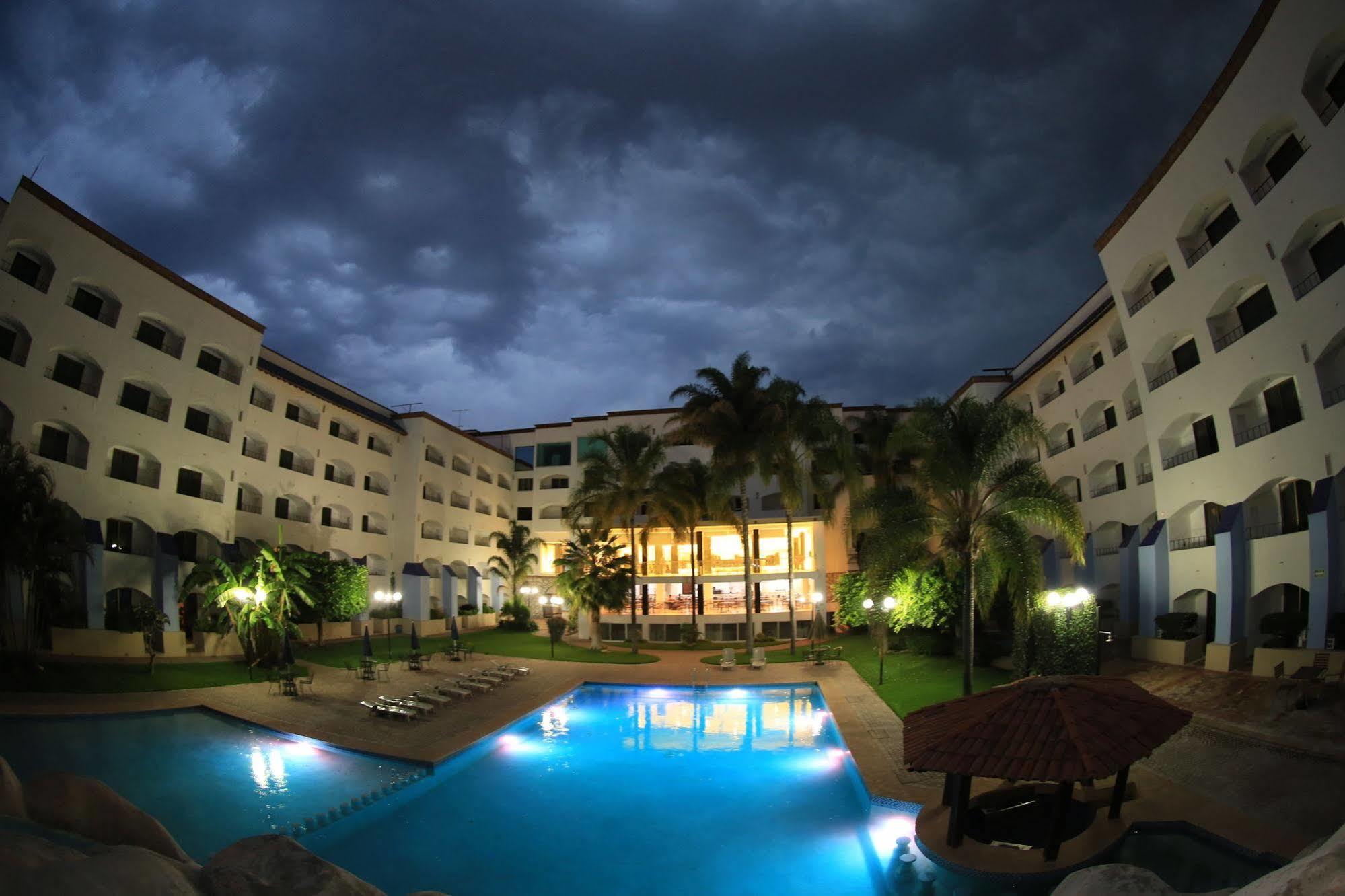 Hotel Gran Plaza & Convention Center Guanajuato Exterior photo